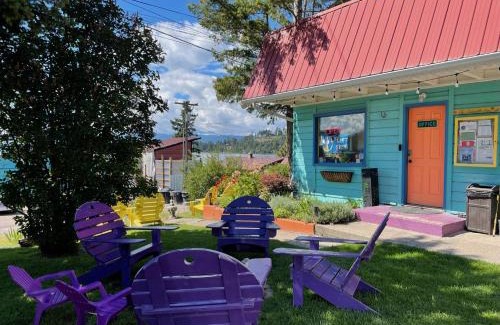 Woods Bay Hotel | The Islander Inn
