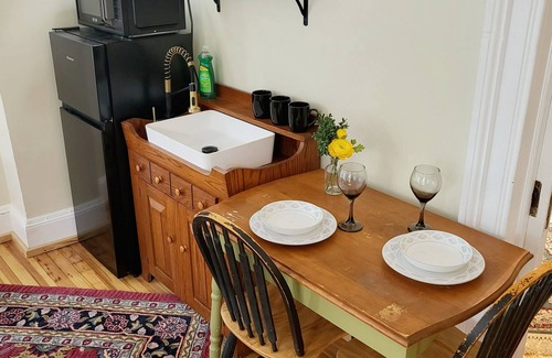Frederick House | The Jarboe Suite on historic Manor House grounds!