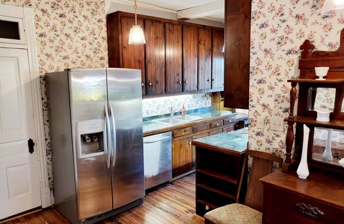 Frederick House | The Jarboe Suite on historic Manor House grounds!
