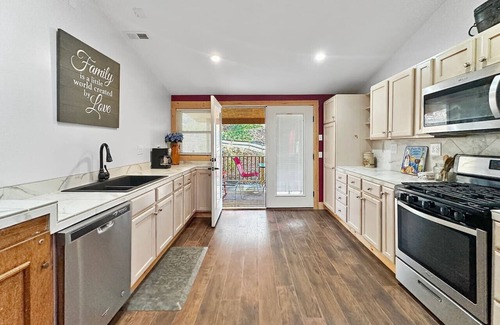 Maggie Valley Cabin | The Jeffery House-Creekside!