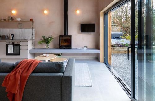 Etchinghill House | The Joiners Rest