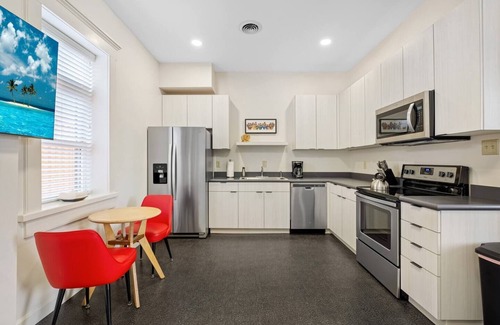 East Market District Condo | The Kentucky Mule-Huge 1BR/Stay Nulu Marketplace