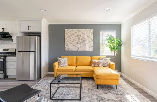South San Gabriel House | The LA Marvel: 2-Bedroom Enchantment - Lightning-Fast Internet, Central AC, and LA's Wonders Within Reach.