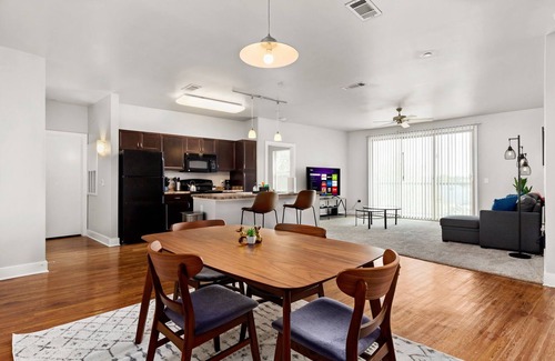 Arsenal Apartment | The Ladybird: Riverwalk Loft