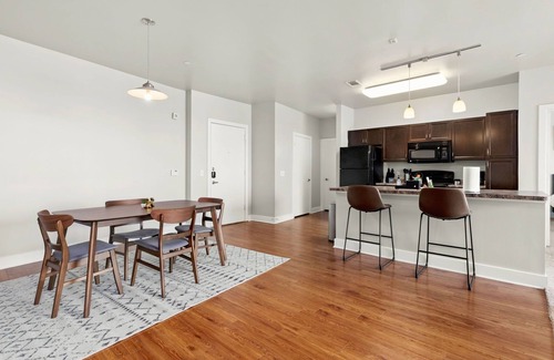 Arsenal Apartment | The Ladybird: Riverwalk Loft
