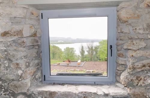 Fivemilebourne Cottage | THE LAKE COTTAGE, romantic in Sligo Town, County Sligo