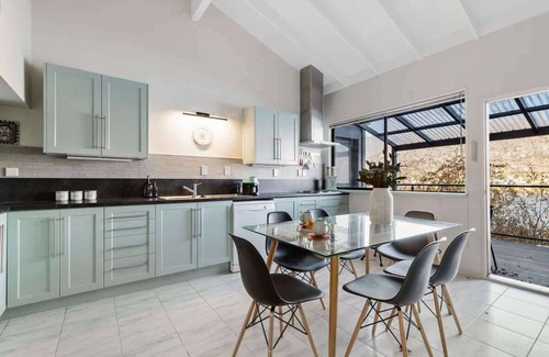 Frankton House | The Lake House Summar