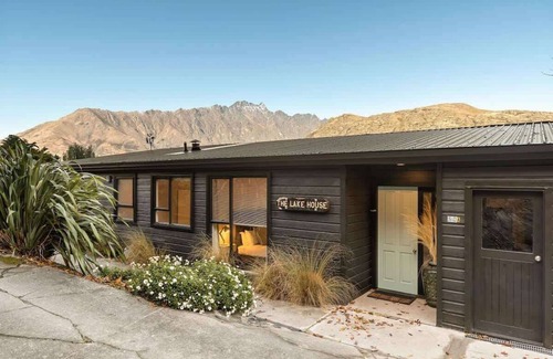 Frankton House | The Lake House Summar
