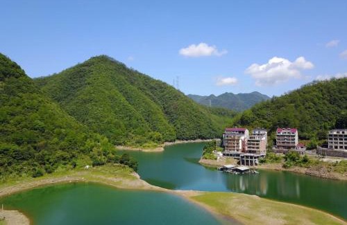 Chun'an House | The Lake View Deyishe Resort in Thousand Island Lake