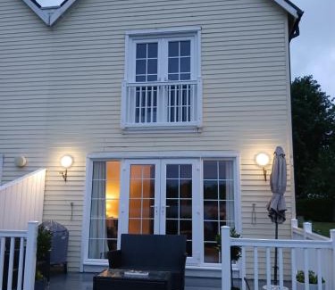 South Cerney House | The Lakehouse on Windrush