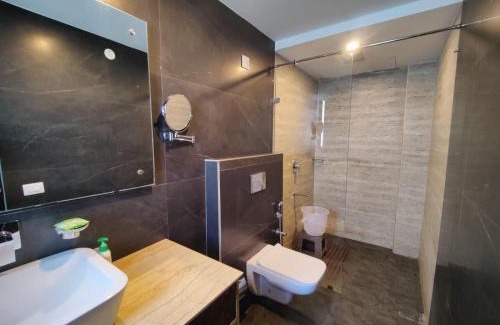 Kumarhatti Bed & Breakfast | The Lalita's Majestic Pines