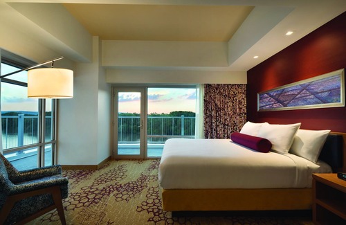 Stockade Historic District Hotel | The Landing Hotel at Rivers Casino & Resort