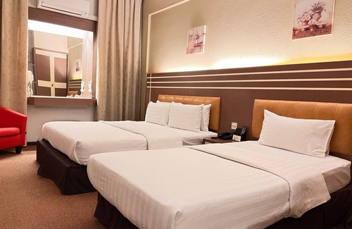 Pegawai Hotel | The Landmark Hotel