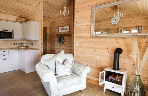 Llanidloes House | THE LARCHES, family friendly, with hot tub in Llanidloes
