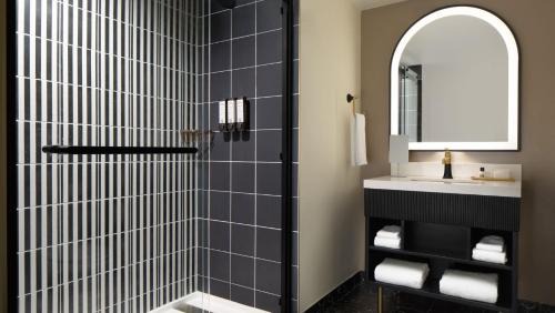 Downtown Hotel | The LaSalle Hotel, Bryan College Station, a Tribute Portfolio Hotel