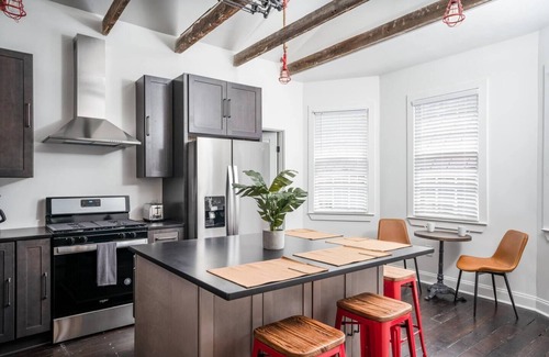 Radcliffeborough Apartment | The Lawrence Suite: Modern Charleston Gem