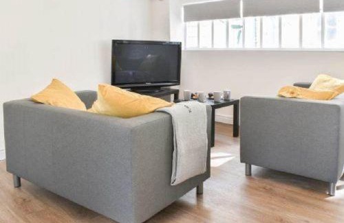 New Mills House | The Lean-To House