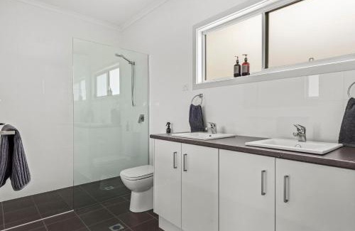 Lake Conjola Resort | The Leaning Oak Holiday Lifestyles - Lake Conjola