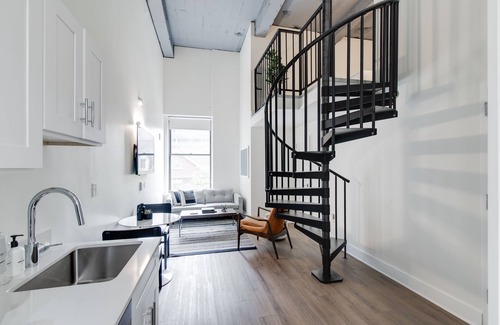 Center City East Apartment | The Ledger Residences by Sosuite - Old City