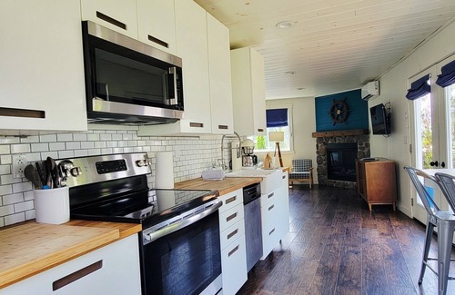 Alexandria Bay House | The Ledges Resort and Marina, Shipwatch