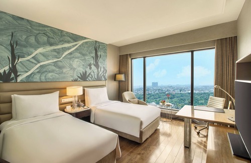 Delhi Hotel | The Leela Ambience Convention Hotel Delhi