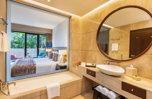 Delhi Hotel | The Leela Ambience Convention Hotel Delhi