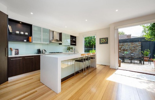 Glen Iris House | The Light House - Close to Harold Holt Swim Centre