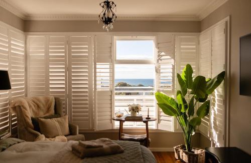 Devonport House | 'The Light-House' Entire Home with Coastal Views