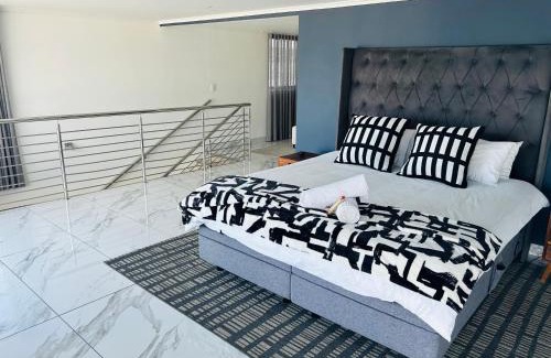 Bloubergstrand House | The Lighthouse - Beachfront