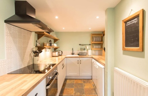 Kings Nympton House | The Linhay, Kings Nympton - Quiet, very rural thatched barn near great pub.