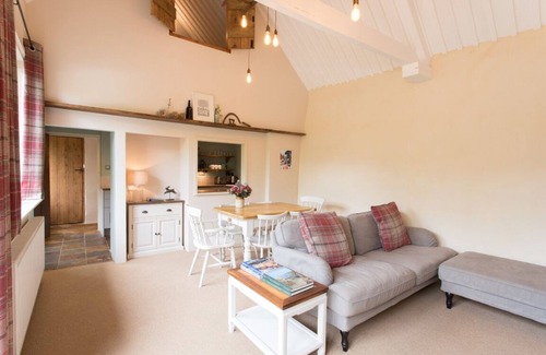 Kings Nympton House | The Linhay, Kings Nympton - Quiet, very rural thatched barn near great pub.