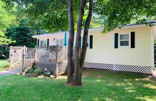 Cavendish Cottage | The Little Foxes Den Cottage in Cavendish PEI