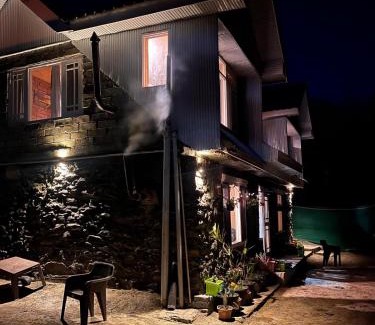 Gund House | The Local Cottage