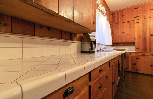 Idyllwild Cabin | The Lodge at 11 Chimneys/Vast Dining Room in a 6,000 sf Cabin