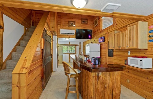 Enterprise Apartment | "The Lodge"- APT w/Loft Bedroom, Walnut Bar, Quiet Setting, Covered Parking