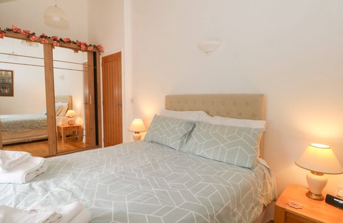 Holt Cottage | THE LODGE AT CROSS COTTAGE, romantic in Holt, North Wales