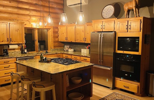 Boring Cabin | The Lodge at Dolan Creek Farm with private hot tub.