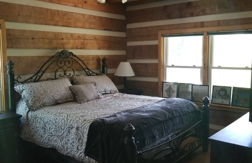 Franklin Cabin | The Lodge at Thunder Sound Studios