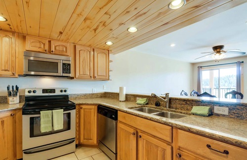 Meadow View Heights Apartment | The Lodge at Duck Creek: WOLF PACK SUITE (PET FRIENDLY)