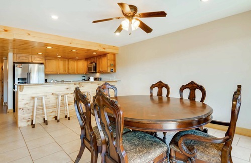 Meadow View Heights Apartment | The Lodge at Duck Creek: WOLF PACK SUITE (PET FRIENDLY)
