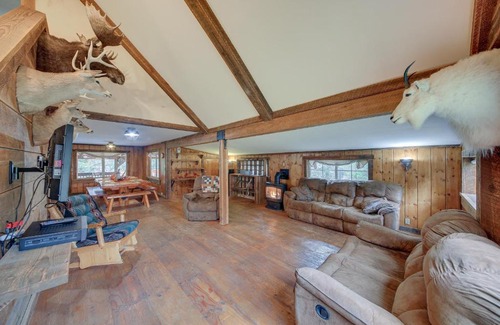 Trout Creek House | The Lodge in Trout Creek Less Than 1 Mile to Reservoir!