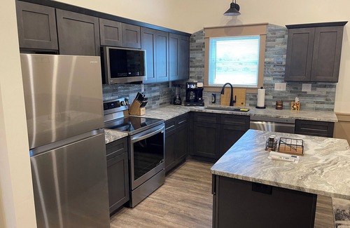 Blue Creek House | “The” Lodge of Adams County is a Charming 2-bedroom house in Blue Creek with AC