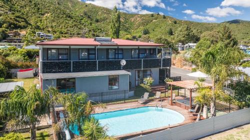 Waikawa Bay House | The Lodge - Picton Holiday Home