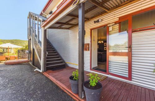Waikawa Bay House | The Lodge - Picton Holiday Home