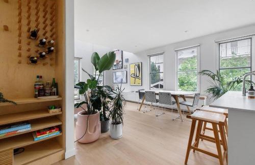 Kensington Apartment | 'The Loft' A Chic City-fringe Balcony Hideaway