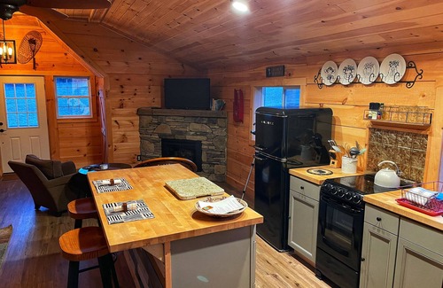 Prattsville Apartment | The Loft at Bearpen Mountain-Ski, Hike, Snowmobile!