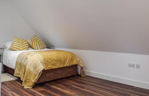 Flecknoe House | The Loft At Tall Trees