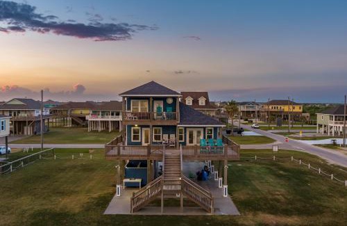 Crystal Beach House | The Lone Palm Resort