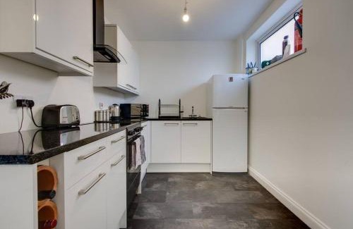 Chesterfield Apartment | The Long Hall 2 bed ground floor annexed apartment - sleeps 6
