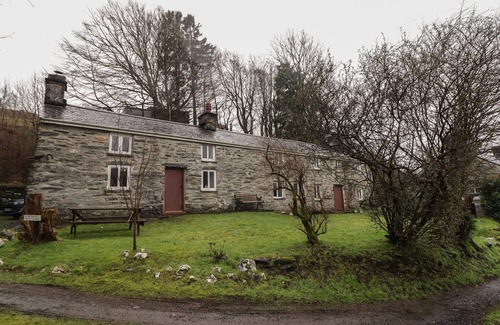 Penmachno House | THE LONG HOUSE, pet friendly, character holiday cottage in Penmachno